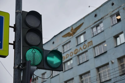 Зеленая волна на Красном проспекте: разбор