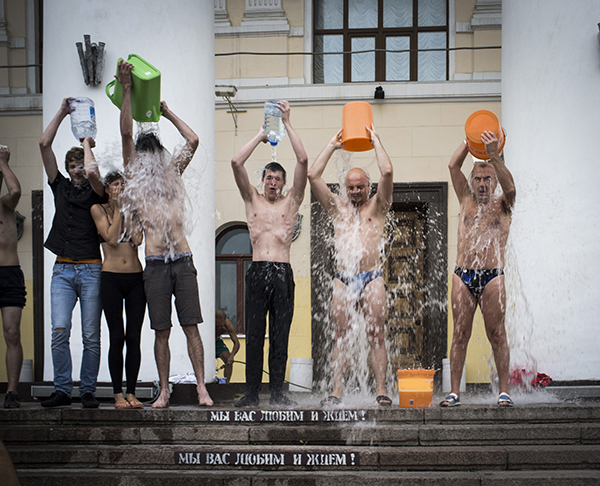 Актеры Калужского драмтеатра участвуют в акции Ice Bucket Challenge