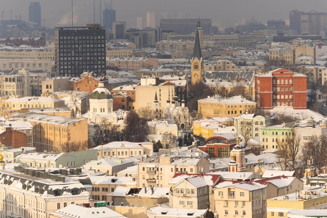 Восточная часть Москвы в лучах закатного солнца | Источник: Артем Устюжанин / MSK1.RU