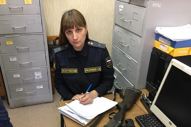 Помимо работы, девушка рисует и вышивает бисером  | Источник: УФССП по Ярославской области