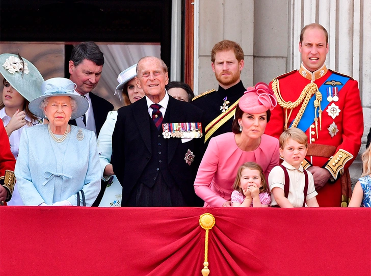 От Дианы до Кейт Миддлтон: самые яркие «балконные» кадры Trooping The Colour