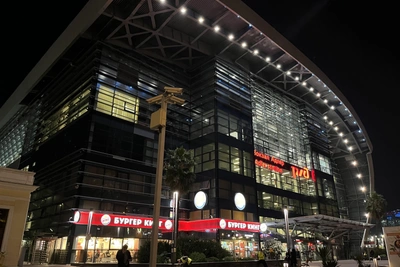 На вокзале и в аэропорту Сочи у таксистов-нелегалов забрали 5 авто