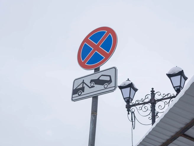 Запрет парковки на улице Андропова, по словам продавцов, создает трудности для бизнеса | Источник: Артем Бауман / 76.RU