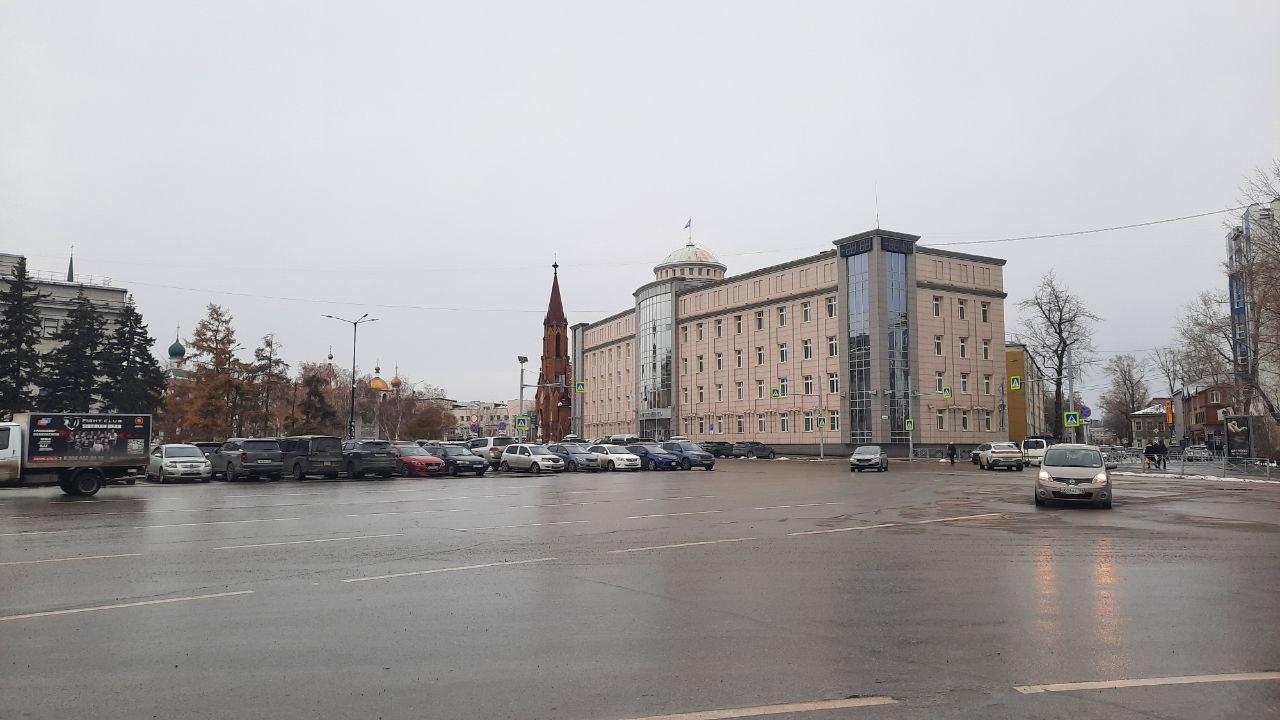 Подземная парковка, футбольное поле и бюст Ленина. Семь неочевидных мест Иркутска, где раньше стоял…