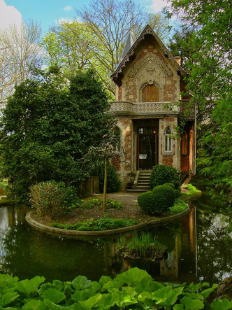 Дом-легенда: как выглядит знаменитый особняк Александра Дюма