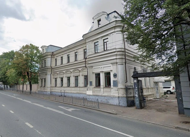 Дом находится рядом с Лядским садиком | Источник: yandex.maps.ru