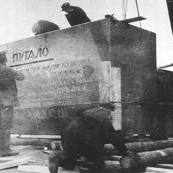 Демонтаж памятника в 1937 году | Источник: citywalls.ru