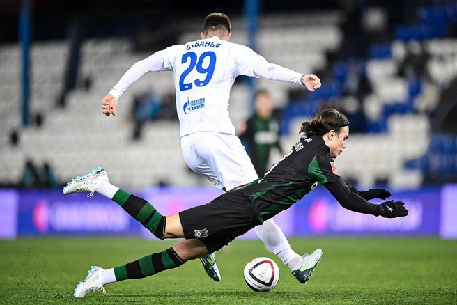 В первом тайме команды нанесли 21 удар и получили 3 желтые карточки на двоих | Источник: ФК «Краснодар» / t.me