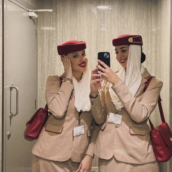 стюардессы, стюардессы униформа, стюардессы форма, Emirates  | Источник: Социальные сети