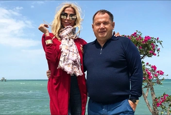 Елена и Владимир Плотниковы | Источник: plotnikova_elena_official / Instagram*