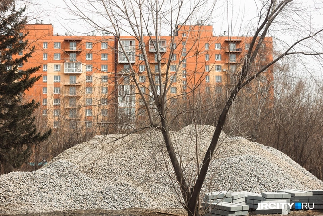 Какой прекрасный вид открывается из окон ЖК «Сосновый бор» (на заднем плане) | Источник: Даниил Конин / «ИрСити»