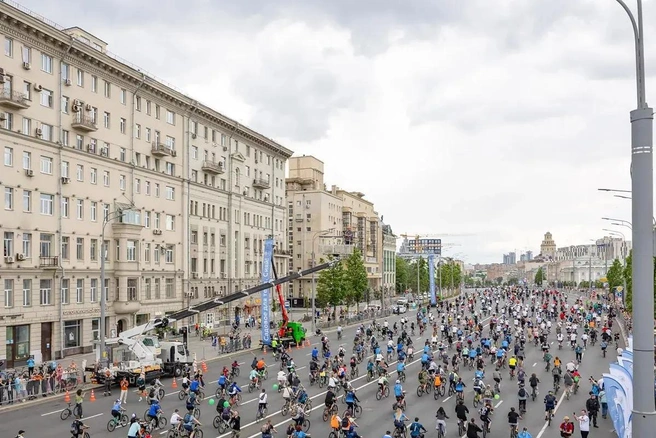 В московском велофестивале приняли участие рекордное количество человек. Были среди них и петербуржцы | Источник: сайт mos.ru
