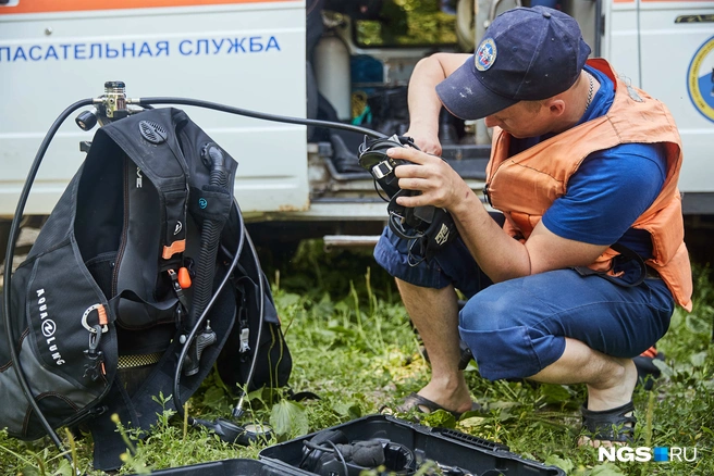 В помощи у спасателей спецоборудование | Источник: Александр Ощепков / NGS.RU