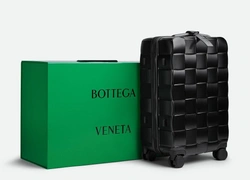 Вещь дня: чемодан от Bottega Veneta в знаменитом плетении Intrecciato