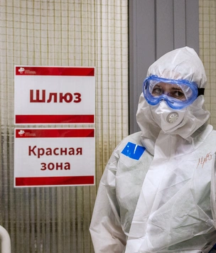 Главных антиваксеров страны пригласили в ковидарии и морги