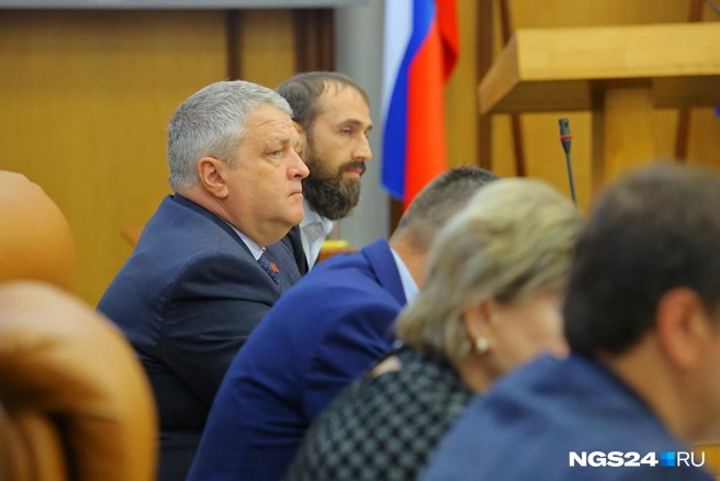 Владимир Владимиров на заседании горсовета | ngs24.ru