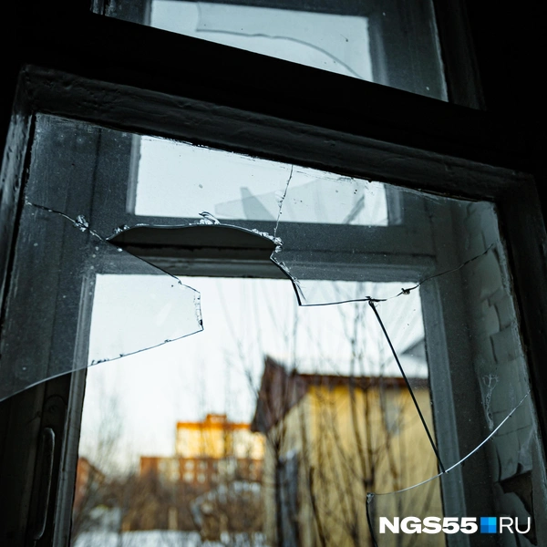 Но почти все стекла выбиты  | Источник: Кирилл Башинский / NGS55.RU