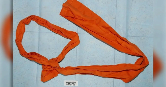 Он висел на самодельной петле. | Источник: Metropolitan Corrections Center- CBS