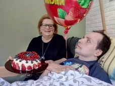 «Алеша запомнил сына маленьким и теперь его не воспринимает»: мама Янина о том, как инсульт изменил актера