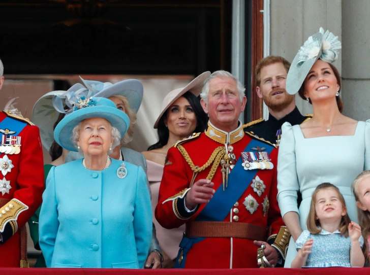 От Дианы до Кейт Миддлтон: самые яркие «балконные» кадры Trooping The Colour