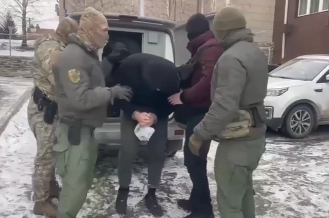 «Решил произвести выстрел». Задержанные парни объяснили, зачем стреляли в машину с девушками в Ново-Ленино | Источник: СУ СКР по Иркутской области