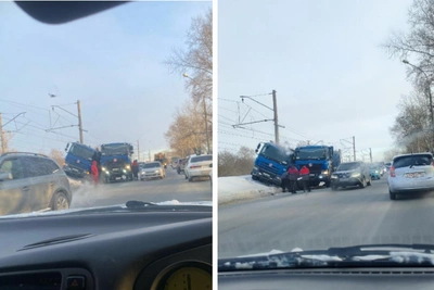 Столкновение самосвалов на Тёщином языке: один удерживает другой