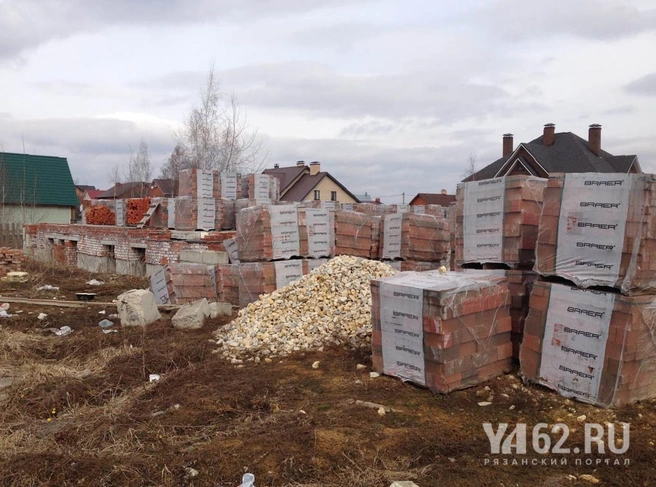 Место стройки многоквартирного дома