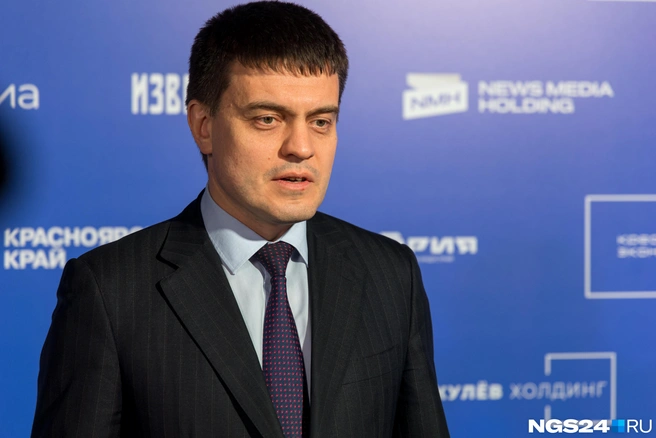 Михаил Котюков в видео называет людей по имени | Источник: Мария Ленц / NGS24.RU