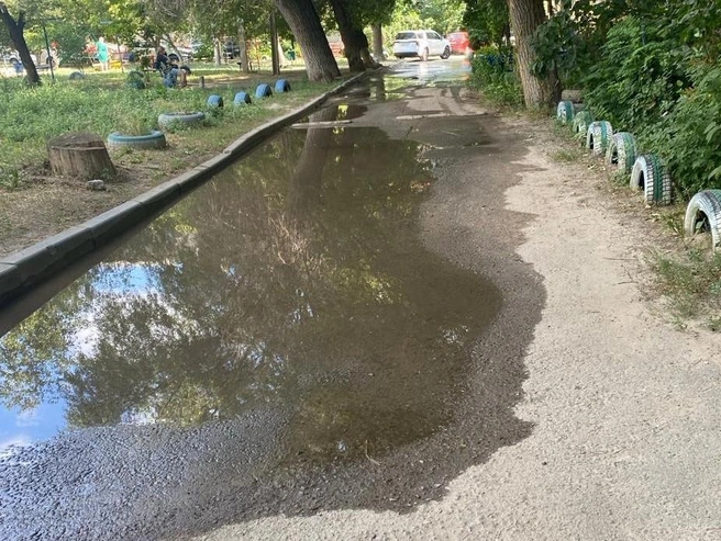 В кранах нет воды, а во дворе — огромные лужи | Источник: читатели V1.RU