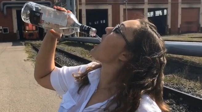 Героиню клипа и оператора уволили из РЖД | Источник: «Ростов Главный»/Vk.com