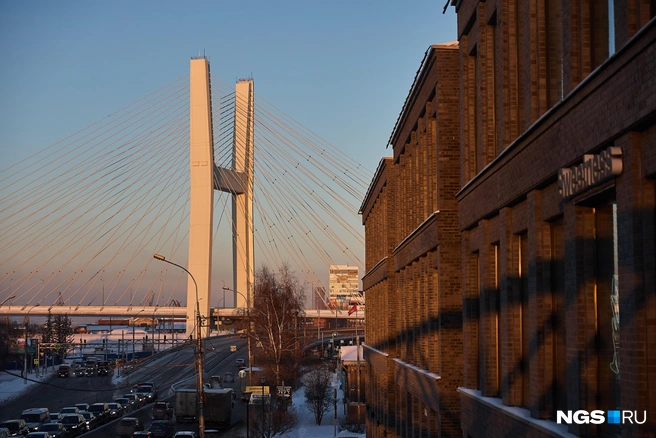 Пилон в форме буквы «Н» виден из нескольких районов города | Источник: Александр Ощепков / NGS.RU