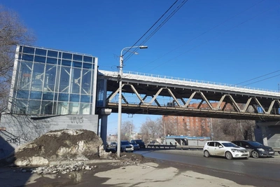 В Томске разбирают надземный переход на Пушкина