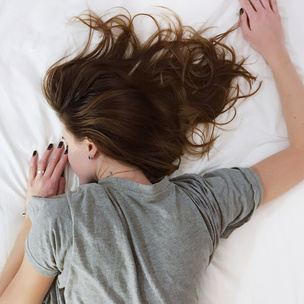 Тест: Ответь на 8 вопросов, а мы угадаем, в какой позе ты спишь 😴