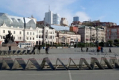 Фонтан на центральной площади Владивостока готовят к зиме