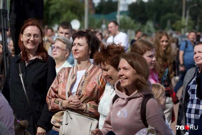 Счастливые ярославцы танцевали под песни известного актера | Источник: Кирилл Поверинов / 76.RU