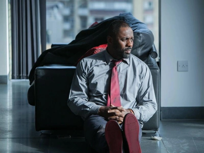 Главный герой сериала&nbsp;— гениальный детектив | Источник: кадр из сериала «Лютер» (18+), реж. Сэм Миллер, Джэми Пэйн, BBC