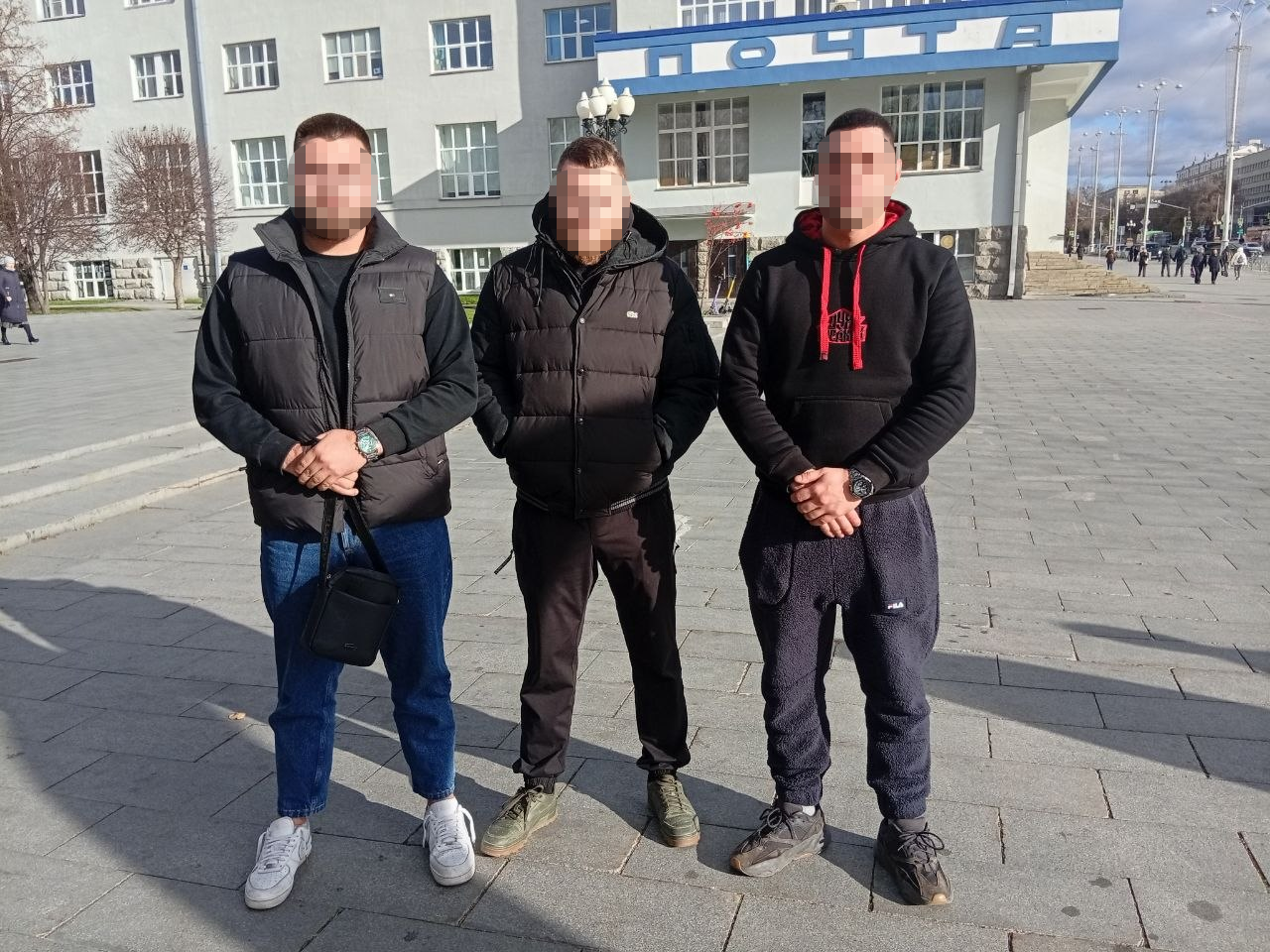 «Хотели проучить этого осла, что нельзя кидать бабушек». Осужденные за изнасилование мебельщика ножкой от табурета объяснились