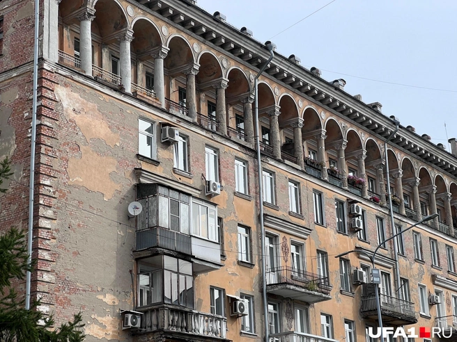 А зато какие колонны, Уфа обзавидуется | Источник: Андрей Бирюков / UFA1.RU
