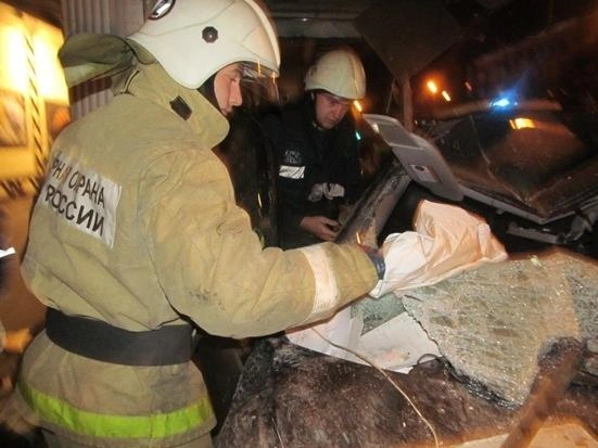 У вылетевшей в кювет «Киа Рио» пожарные отключили аккумуляторную батарею | Источник: Главное управление МЧС по Воронежской области / 36.mchs.gov.ru