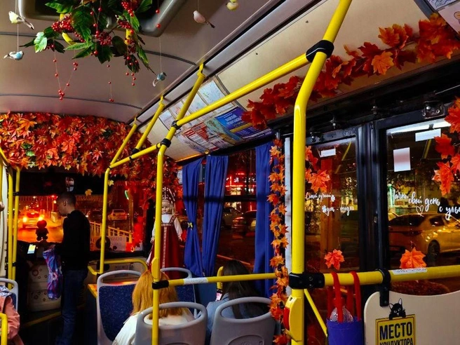 Салон автобуса запечатлели вчера вечером | Источник: читатели V1.RU