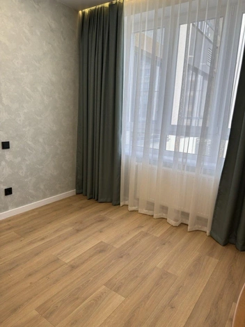 Специалисты выполняют все работы: от стяжки пола до укладки, дают гарантию | Источник: салон напольных покрытий «Планета пола»