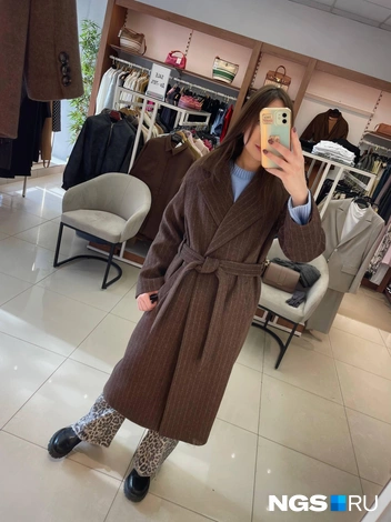 Шоколадное пальто в полоску за 32 000 рублей | Источник: Алена Золотухина / NGS.RU