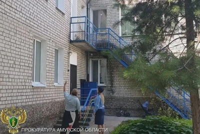 В Благовещенске ребенок выпал из окна детсада