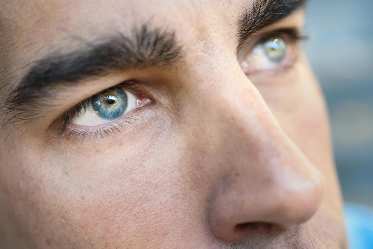 Ученые выяснили, люди с каким цветом глаз лучше видят в темноте