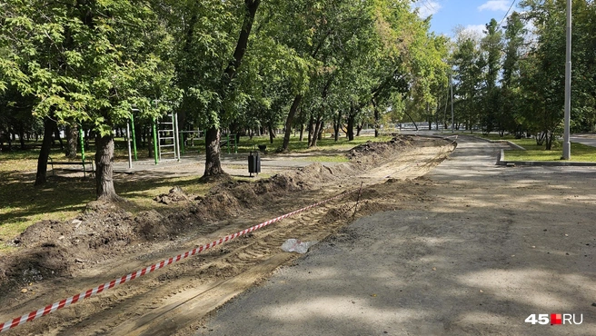 Будущие беговые дорожки будут прорезиненные | Источник: Дарья Никитченко / 45.RU