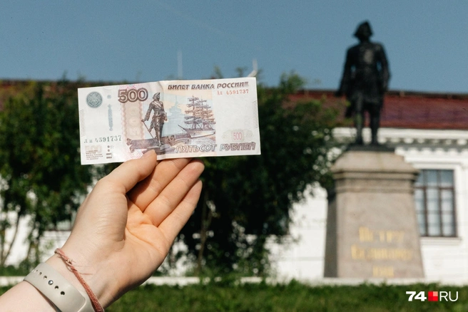 Знакомый памятник? Монумент Петру I символизирует морскую славу города, а основал его еще Иван Грозный | Источник: Наталья Лапцевич