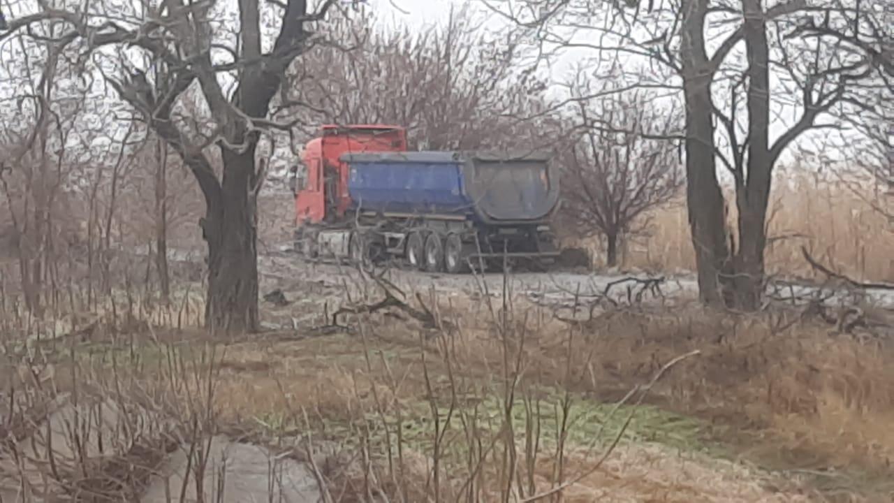 «Доктор забила тревогу»: черноморский мазут начали свозить на Дон