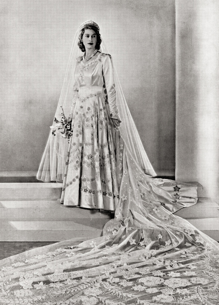 Елизавета II в свадебном платье