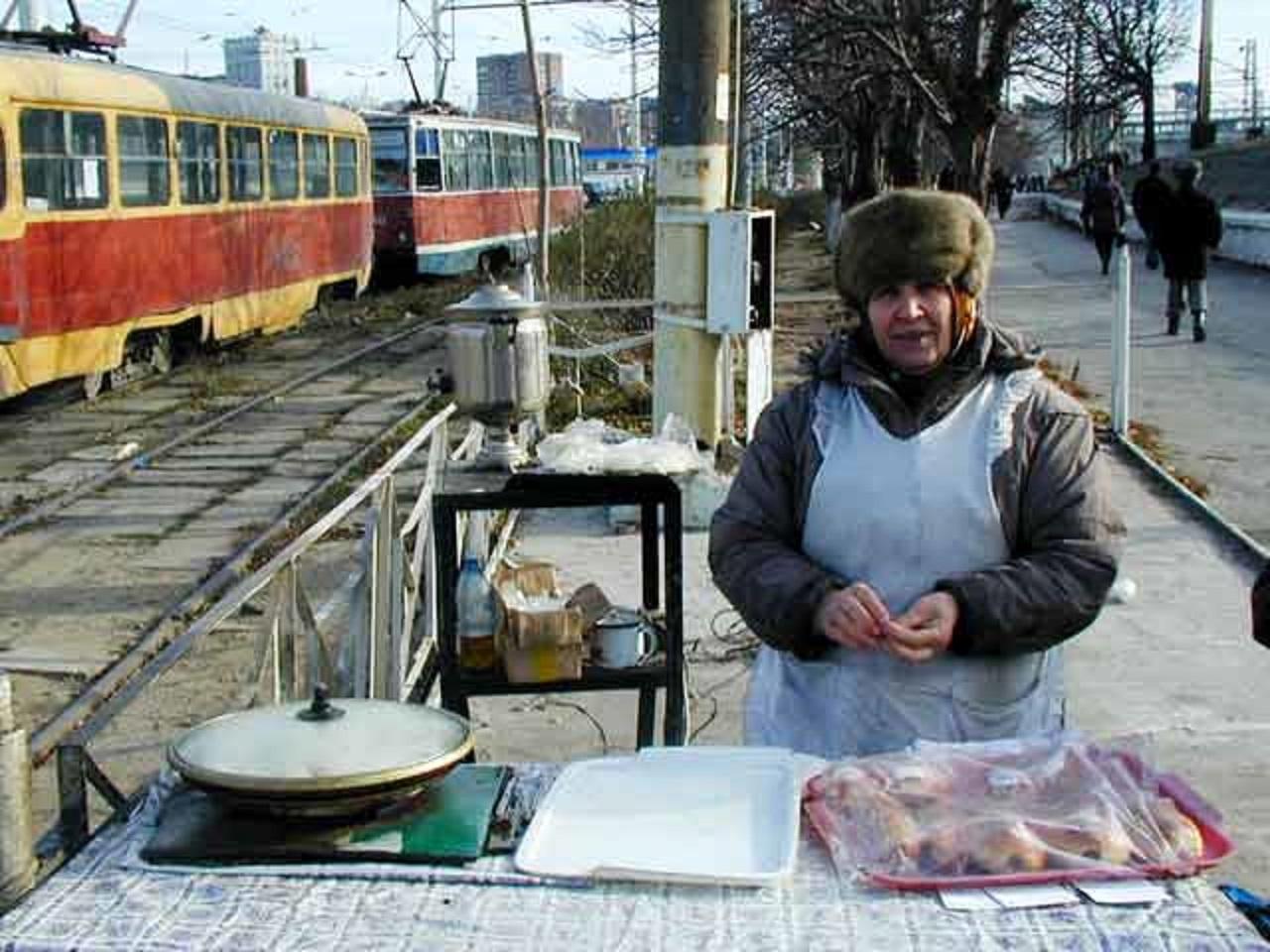 Как торговали в Ростове начала нулевых, каким был Ростов-на-Дону почти 20  лет назад, фотографии с рынков города - 5 марта 2024 - 161.ру