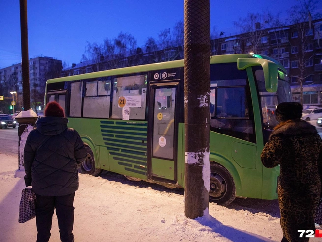В Тюмени несколько автобусных маршрутов в праздник будут курсировать до полуночи | Источник: Ирина Шарова / 72.RU